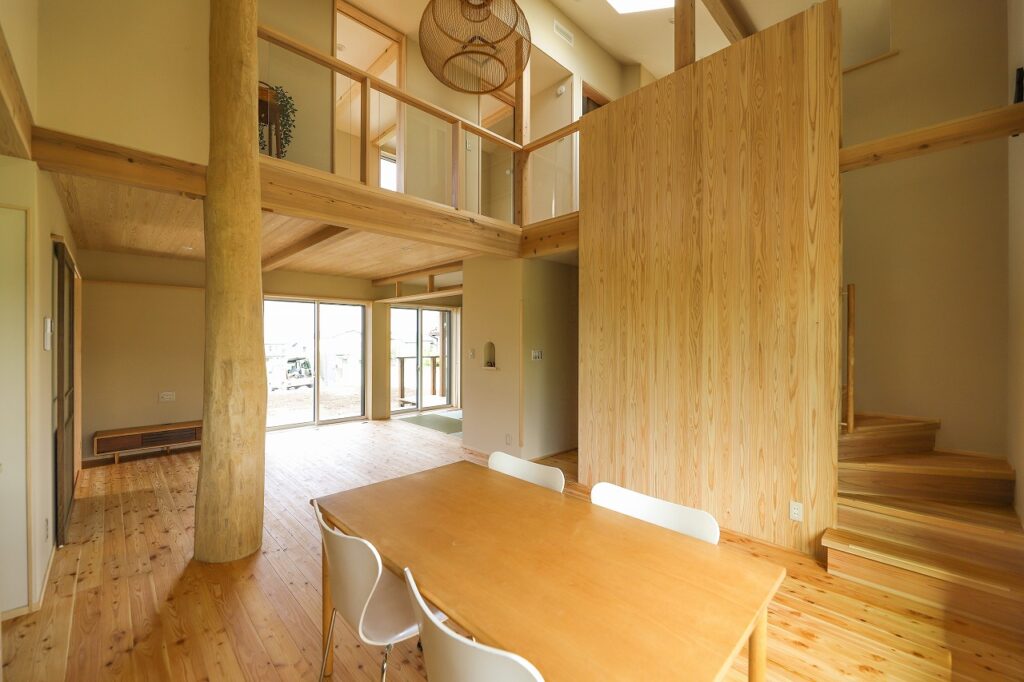 広々とした土地で景色を活かした開放感のある木の家を建てるなら埼玉県本庄市の小林建設