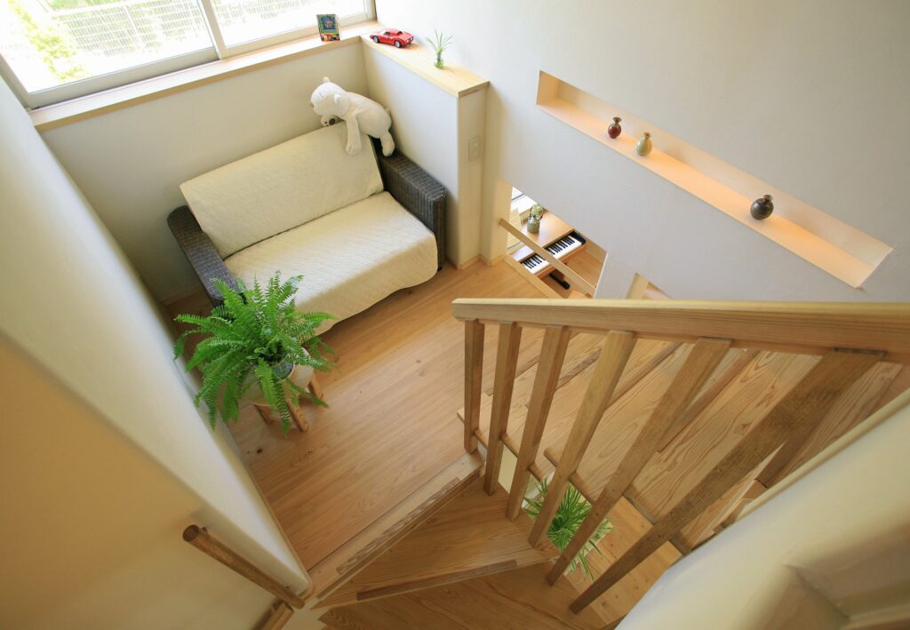 陽の栖小林建設が埼玉県川越市に建てた新築注文住宅の完成見学会の階段イメージ写真
