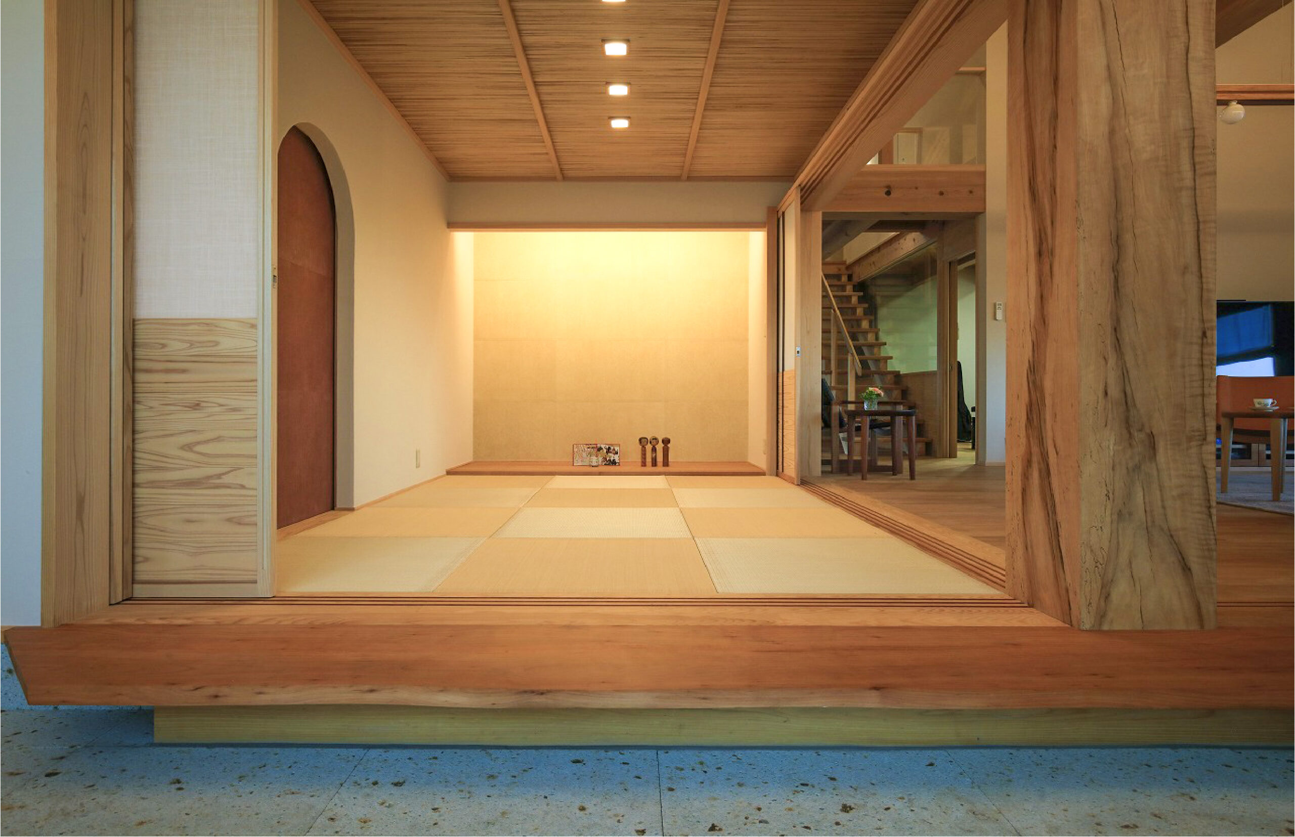 床材に名栗加工を施した栗材を使用した床の間が迎える和室なら埼玉県本庄市の小林建設