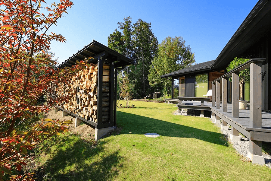 土地の形を活かしたくの字のおしゃれな平屋