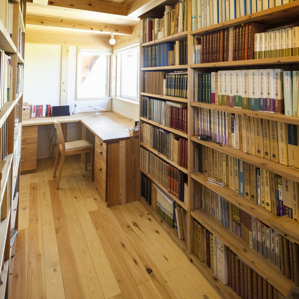 埼玉県児玉町に新築工事した陽の栖を見学できる小林建設が建てた物件の書斎室イメージ写真