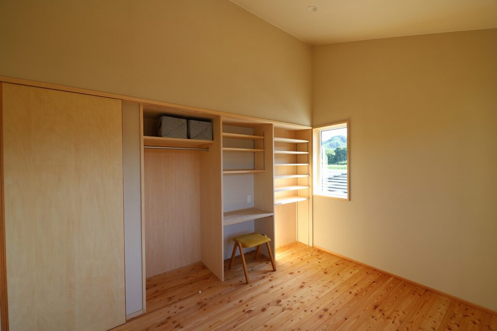 群馬県富岡市中沢に小林建設が施工した陽の栖で完成見学会を開催した新築の子供部屋