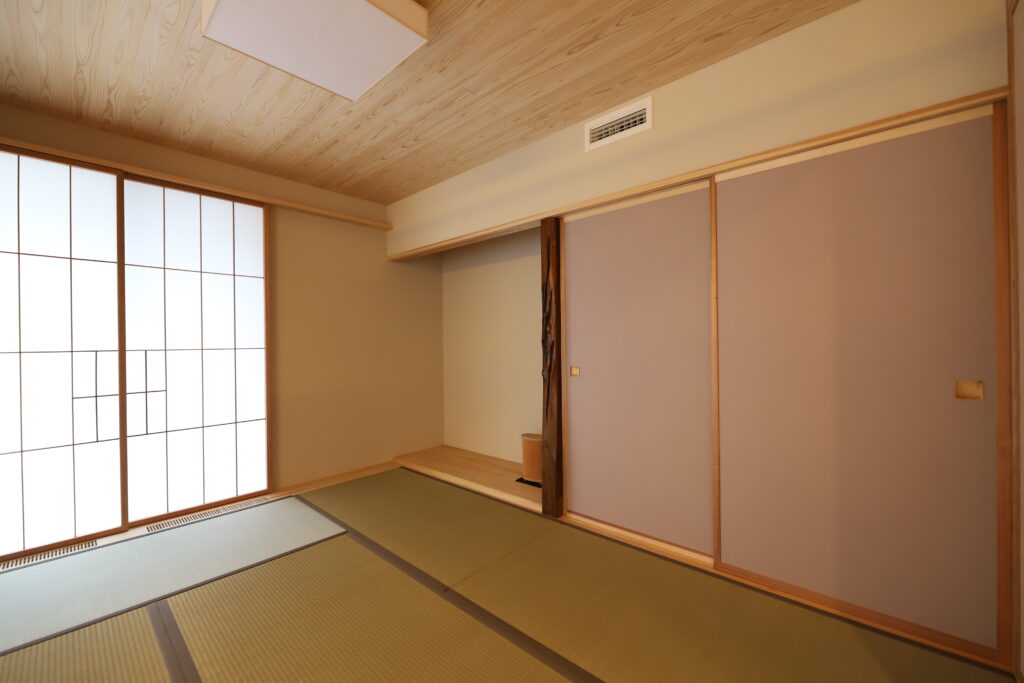 陽の栖小林建設が新築工事を行った埼玉県寄居町のお宅で完成見学会を開催しました。素敵な和室です。