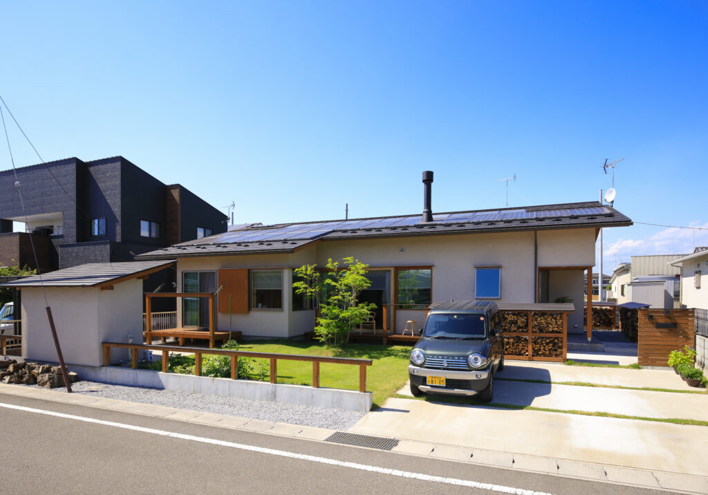 陽の栖小林建設が群馬県高崎市に建てた新築注文住宅の完成見学会の外観イメージ写真
