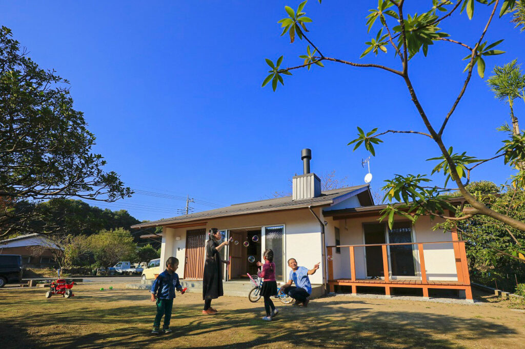 陽の栖小林建設が埼玉県本庄市に建てた自然素材の新築注文住宅の外観イメージ写真