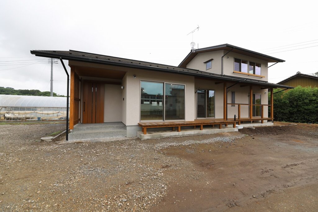 陽の栖小林建設が群馬県富岡市に建てた新築注文住宅の完成見学会の外観写真