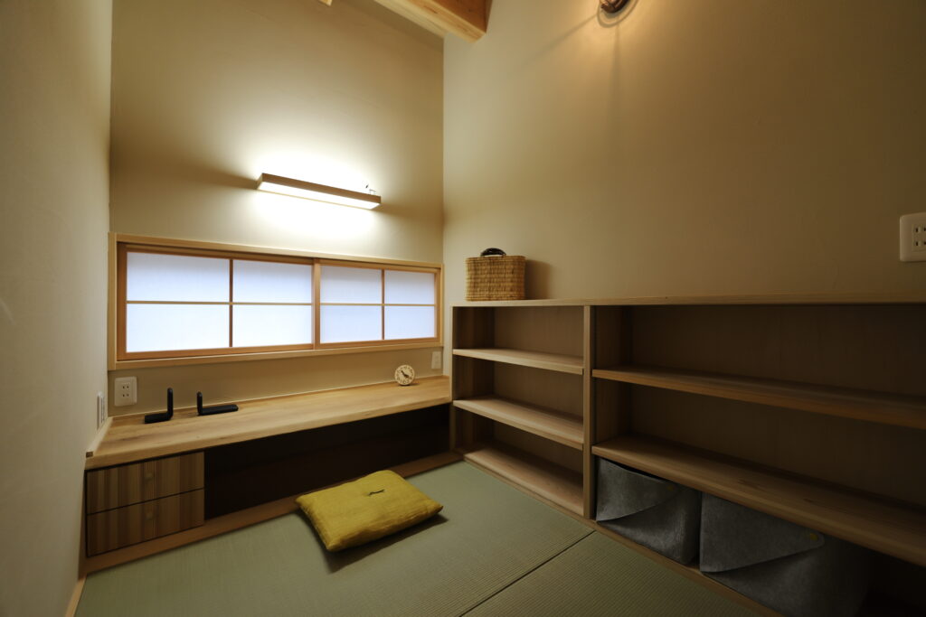 陽の栖小林建設が群馬県高崎市に建てた新築注文住宅の趣味室イメージ写真