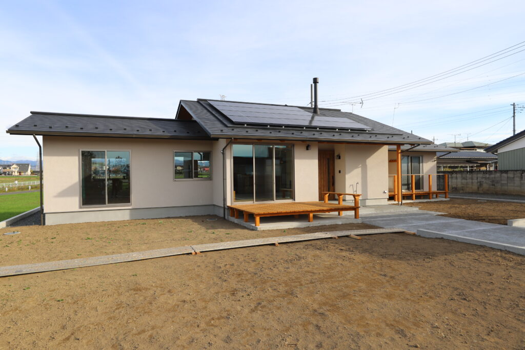 陽の栖小林建設が群馬県伊勢崎市に建てた新築注文住宅の完成見学会の外観写真
