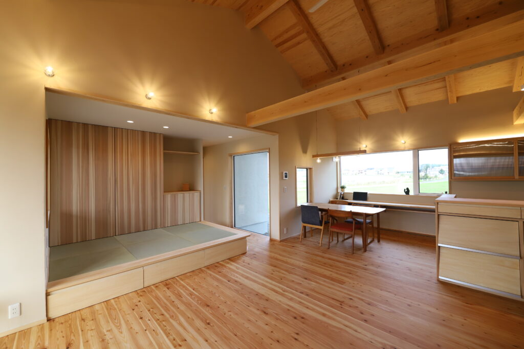 陽の栖小林建設が群馬県伊勢崎市に建てた新築注文住宅の完成見学会の内観写真
