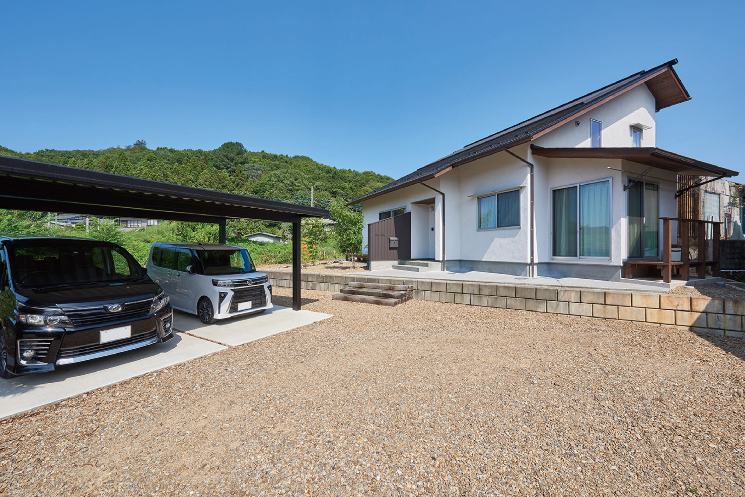 埼玉県秩父郡皆野町に建てた、カーポートと木の家