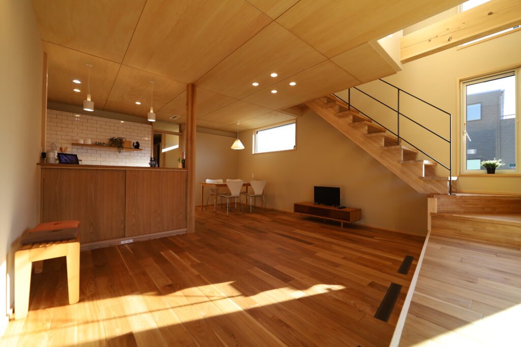 陽の栖小林建設が埼玉県深谷市に建てた新築注文住宅の完成写真｜リビング