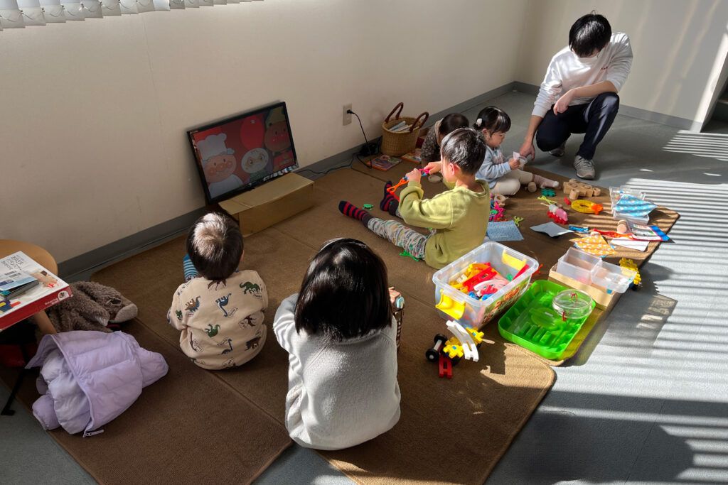 陽の栖小林建設が主催の『水まわり勉強会』で遊んで待っていたお子様