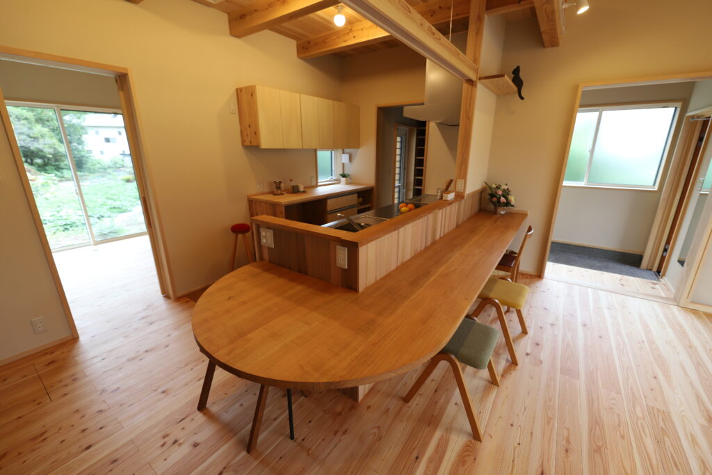 陽の栖小林建設が埼玉県本庄市児玉町に建てた新築注文住宅の完成見学会のキッチンイメージ写真