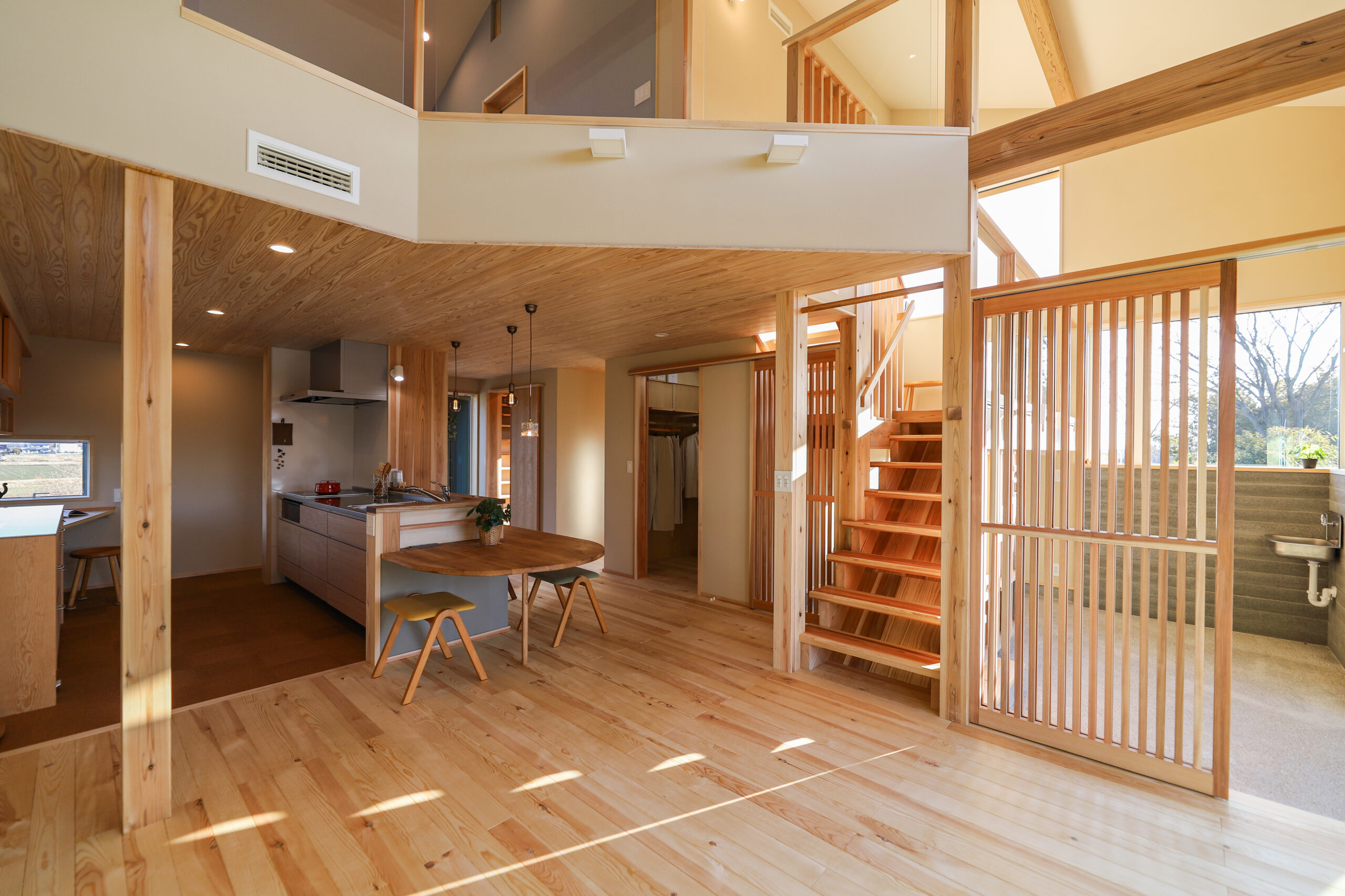 埼玉県本庄市に建てた新築注文住宅の自然素材・木の家の完成見学会を開催しました｜リビングダイニング