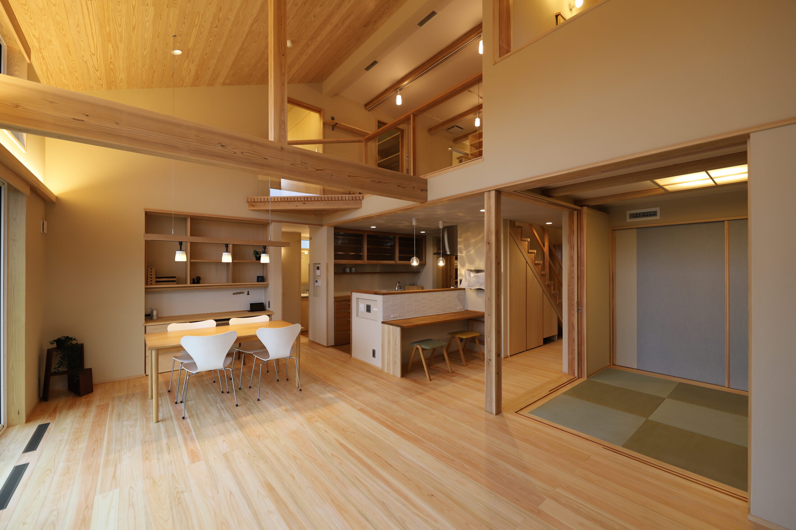 埼玉県鴻巣市に建てた新築注文住宅の自然素材・木の家の完成見学会を開催しました｜二世帯住宅の子世帯側内観写真