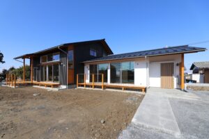 埼玉県鴻巣市に建てた新築注文住宅の自然素材・木の家の完成見学会を開催しました｜外観写真