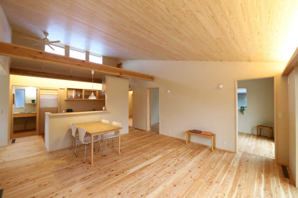 陽の栖小林建設が埼玉県本庄市に建てた新築注文住宅の完成見学会の内観写真