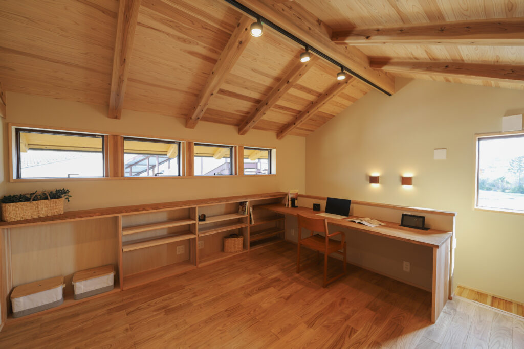陽の栖小林建設が埼玉県本庄市児玉町に建てた新築注文住宅の完成見学会の２階写真