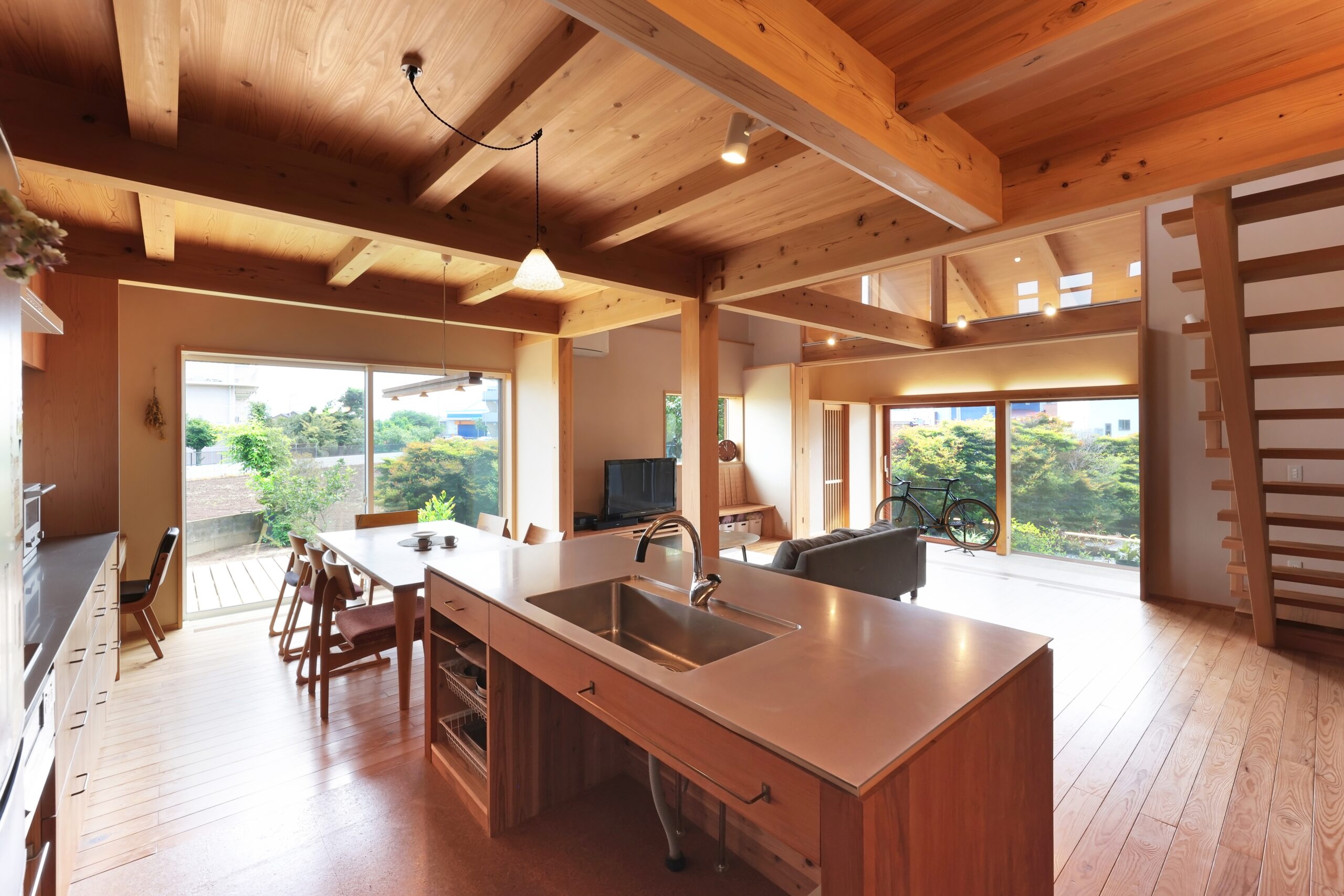 職人が造作した桜のアイランドキッチン