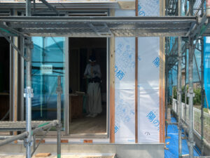 通気胴縁の施工を進めています