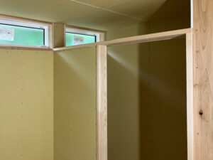 建具枠を取り付けています