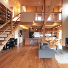 桜キッチンのある大屋根の家