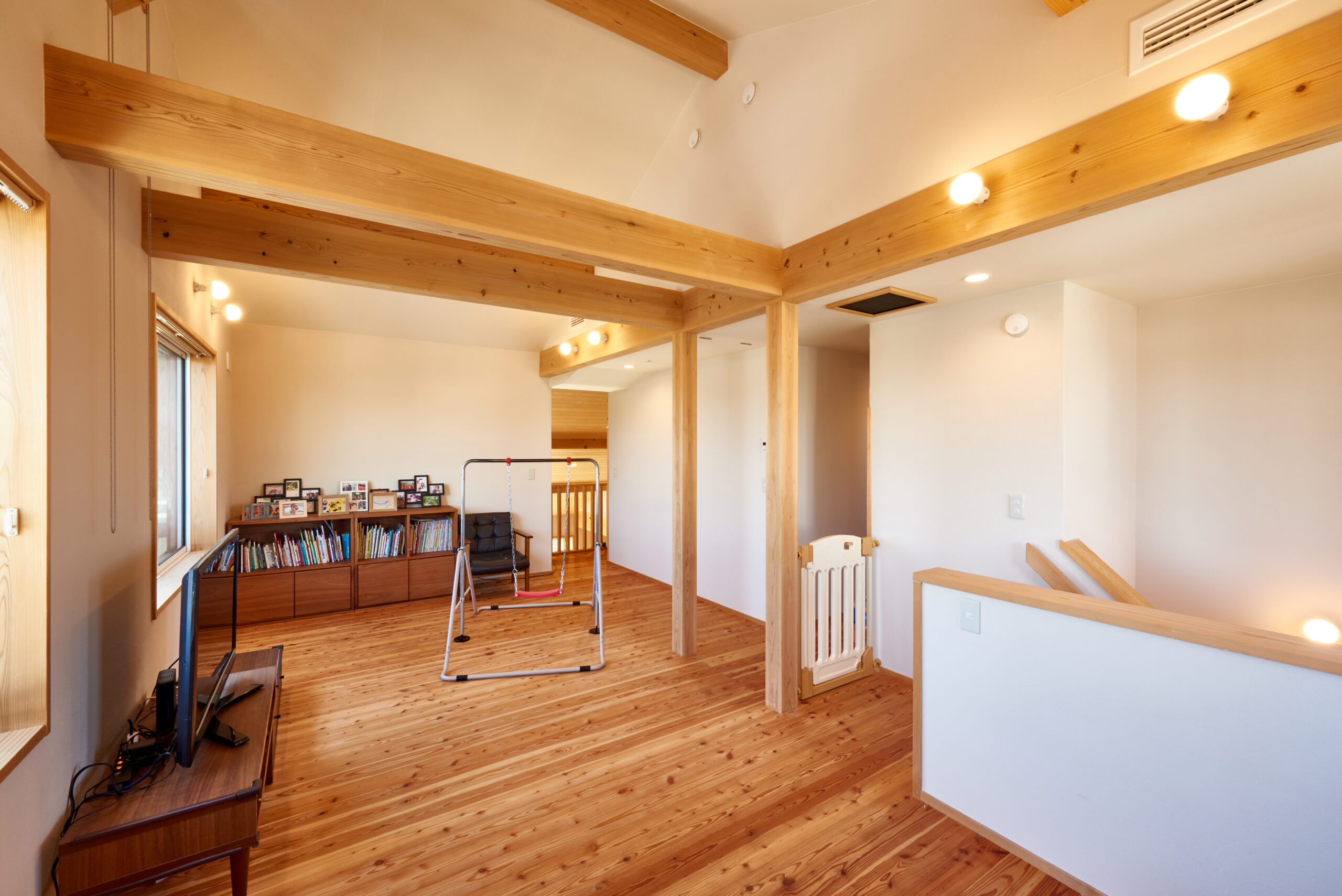 将来2部屋に分けられる子供部屋は、今はセカンドリビングとして