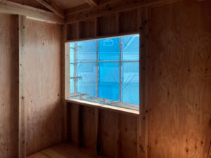 窓開口を作りました