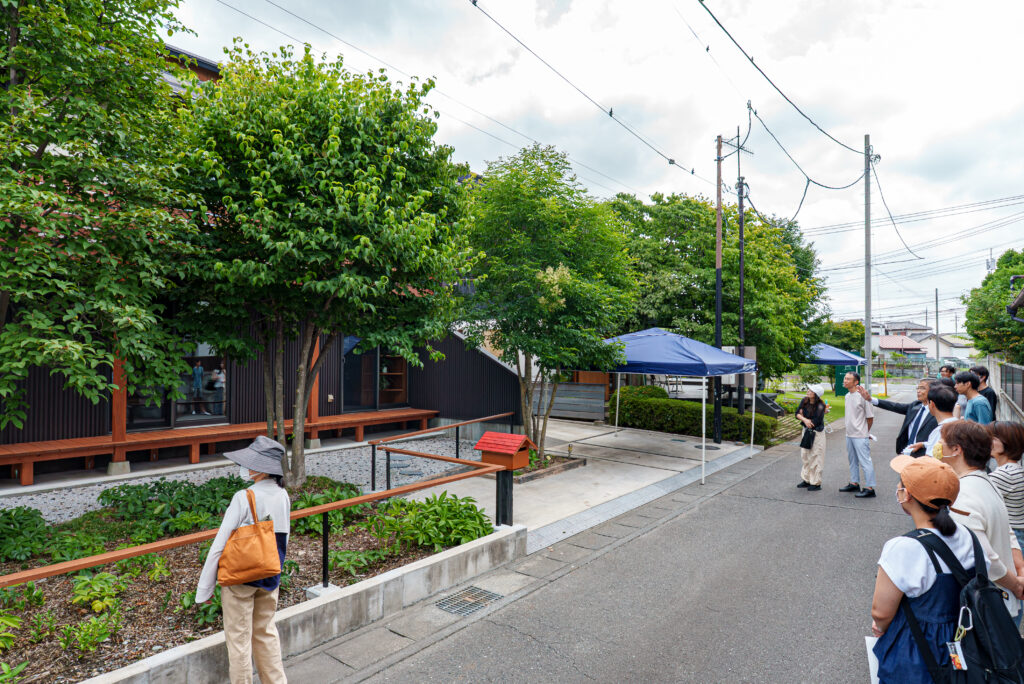 埼玉県本庄市に建つ築30年のお宅を小林建設の代表小林がお客様をご案内