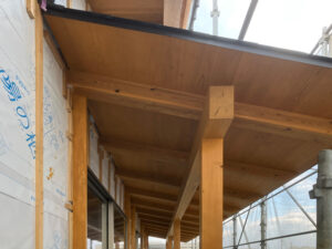 外部塗装工事を進めています