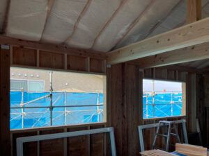 サッシ開口を作っています