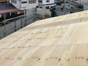 野地板の施工を進めました