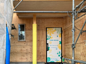 外壁リシンの下地を施工しています