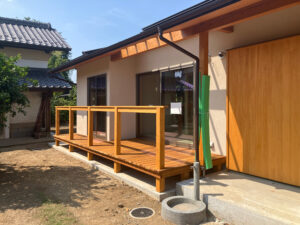 デッキが施工されました