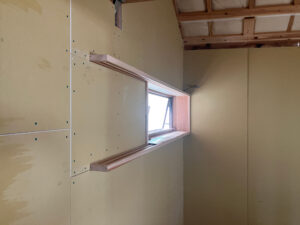 サッシ額縁と壁下地を施工しました