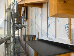 木製庇の取付工事か完了しました