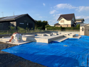 基礎廻りに養生を行いました