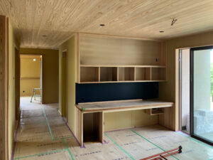 木工事が完了し、壁にガルバリウムを施工しました