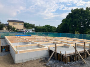 土台敷きを行いました