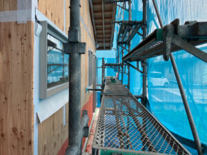 サッシを取り付けました