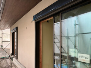 外壁にリシンのカキオトシを施工しました