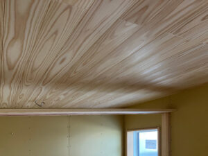 天井板張りを行いました