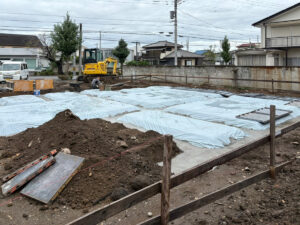 水盛りを行い、基礎の地業工事が始まりました