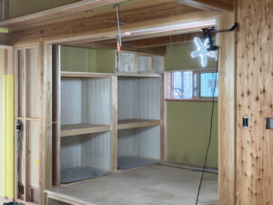 和室廻りの工事を進めています