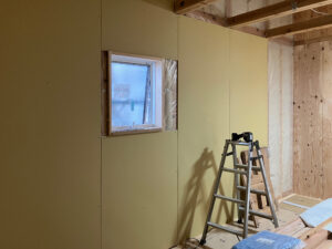 壁ボード張りを施工しています