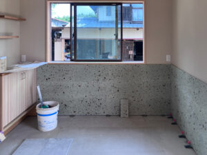 壁に大谷石を施工しました