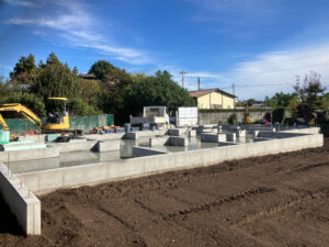 基礎型枠の脱型作業が完了しました