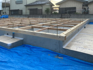 土台敷きを行いました