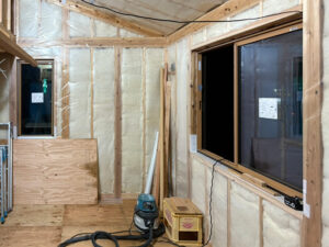 壁に羊毛断熱材を施工しました