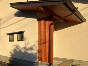 玄関格子を取付しました